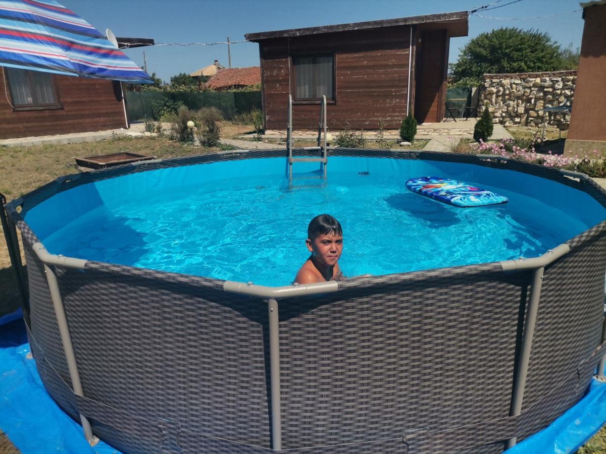 Бунгало парк Summer Life Hotel Тюленово Екстериор снимка